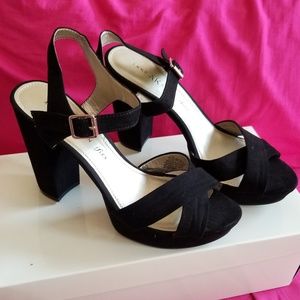 Anne Klein Black Platform Sandal 👡